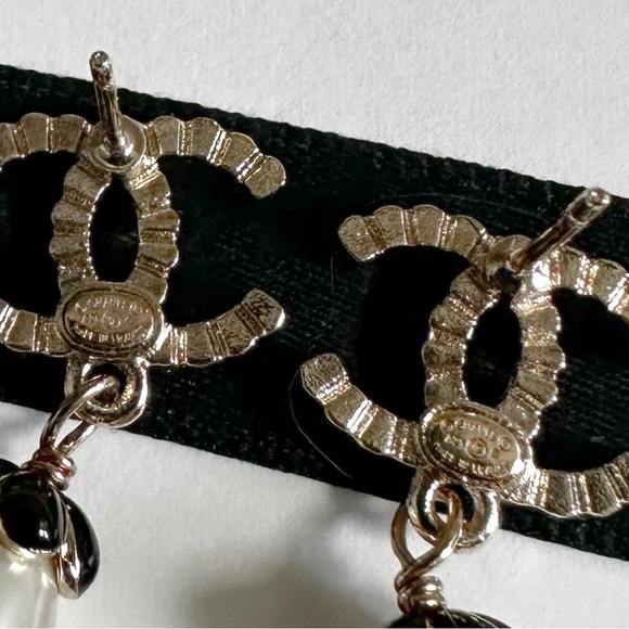 Chanel AB5694 Scallop Pearl Camelia Flower Dangle CC Crystal Drop Earrings - Picture 7 of 9